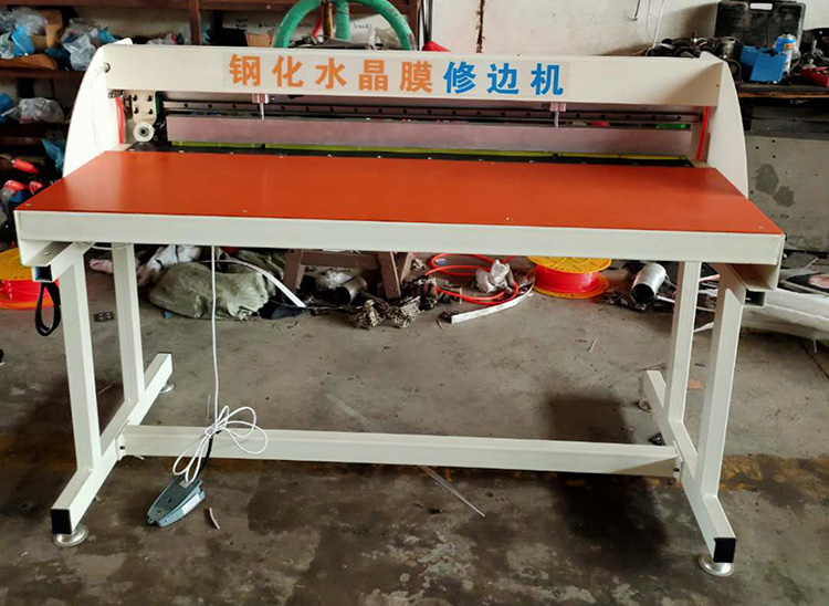 1.3米寬鋼化水晶膜修邊機(jī)